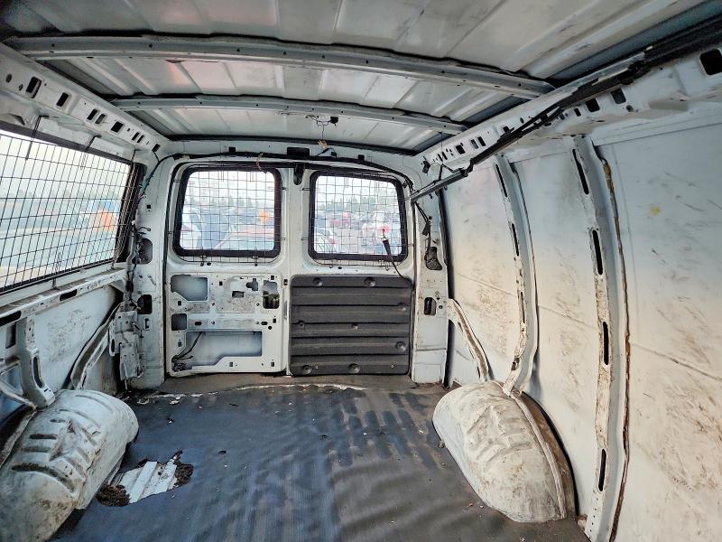 68579346 :رقم المزاد ، 1GCGG25V251256975 vin ، 2005 Chevrolet Express G2500 مزاد بيع