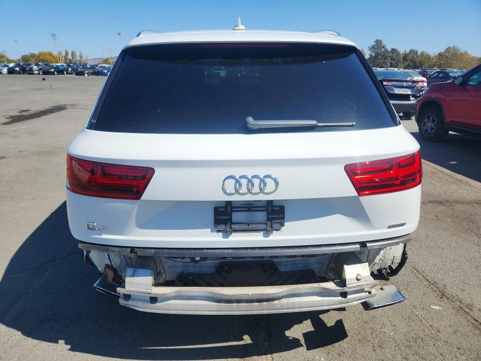 2017 Audi Q7 მანქანა იყიდება აუქციონზე, vin: WA1AHAF7XGD043671, აუქციონის ნომერი: 69742136