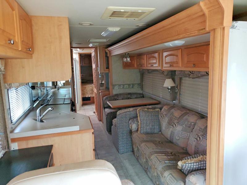 66977336 :رقم المزاد ، 4UZAB2BV05CV86235 vin ، 2005 Freightliner Chassis مزاد بيع