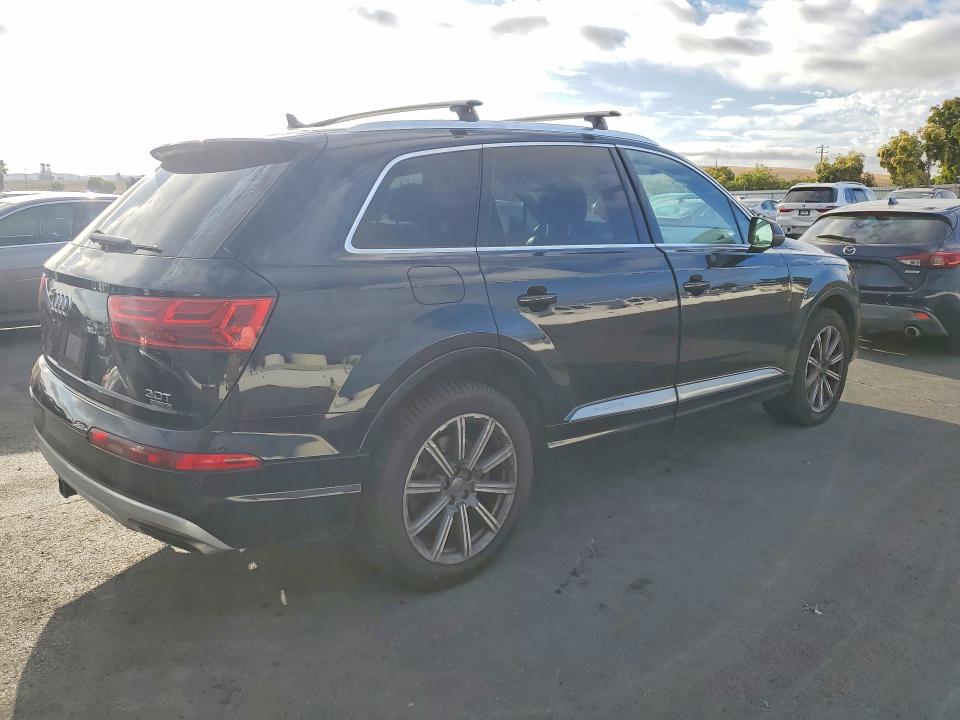 Продажа на аукционе авто 2017 Audi Q7, vin: WA1LAAF76HD033457, номер лота: 69637836
