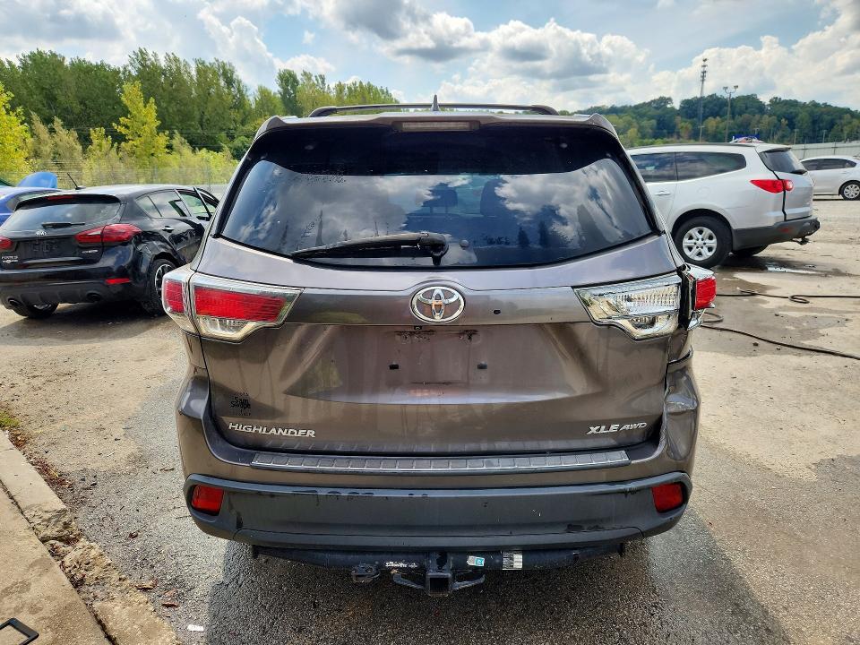 67913016 :رقم المزاد ، 5TDJKRFH1FS152360 vin ، 2015 Toyota Highlander مزاد بيع