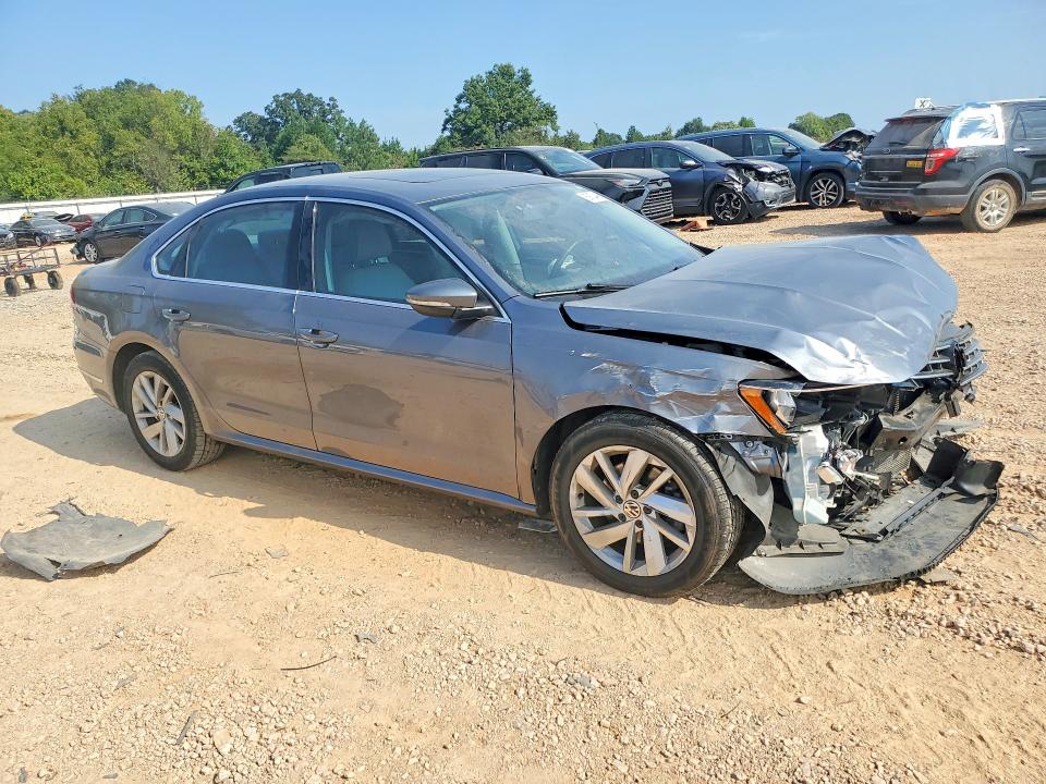 69104496 :رقم المزاد ، 1VWBA7A35JC032981 vin ، 2018 Volkswagen Passat مزاد بيع