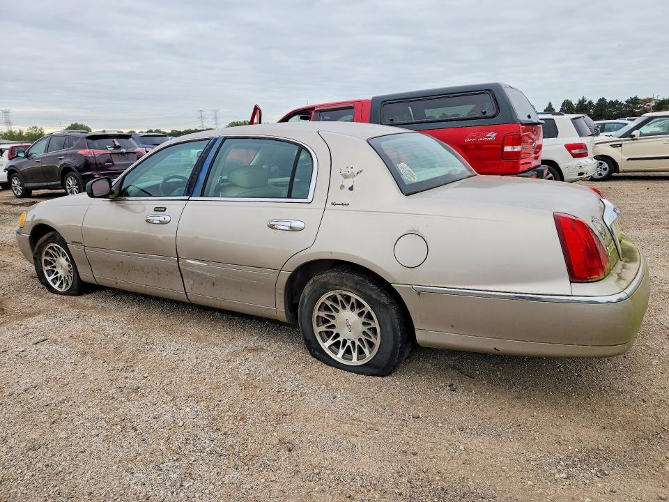 70387566 :رقم المزاد ، 1LNHM82W52Y603761 vin ، 2002 Lincoln Town Car مزاد بيع