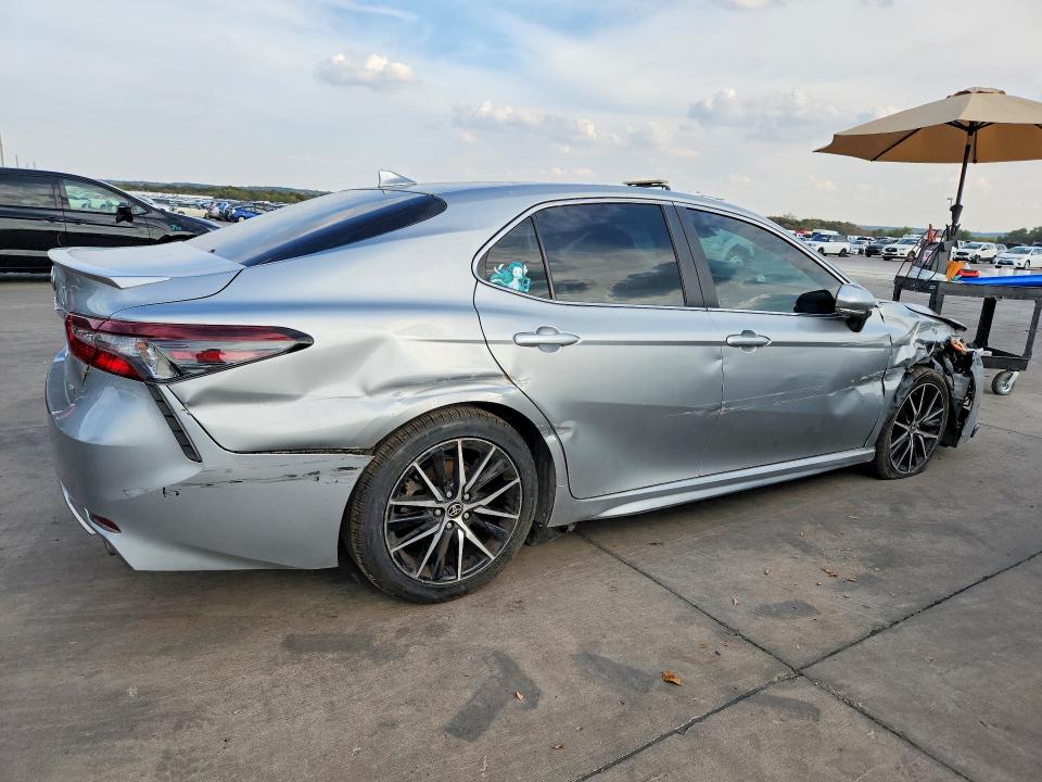Auction sale of the 2021 Toyota Camry, vin: 4T1T11AK7MU457494, lot number: 70422496