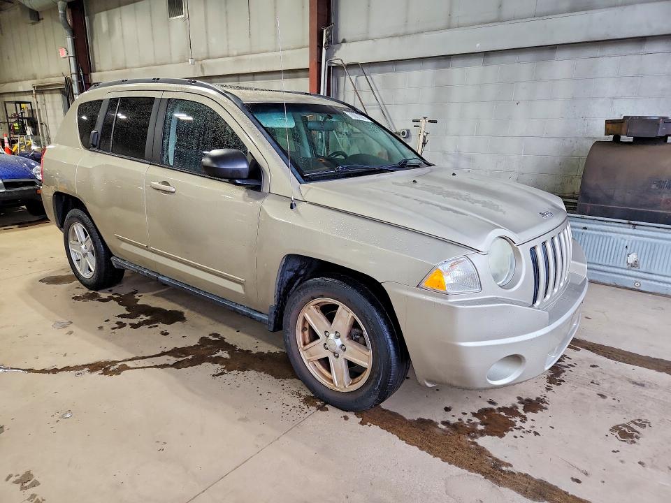 2010 Jeep Compass მანქანა იყიდება აუქციონზე, vin: 1J4NF4FBXAD511062, აუქციონის ნომერი: 70621086