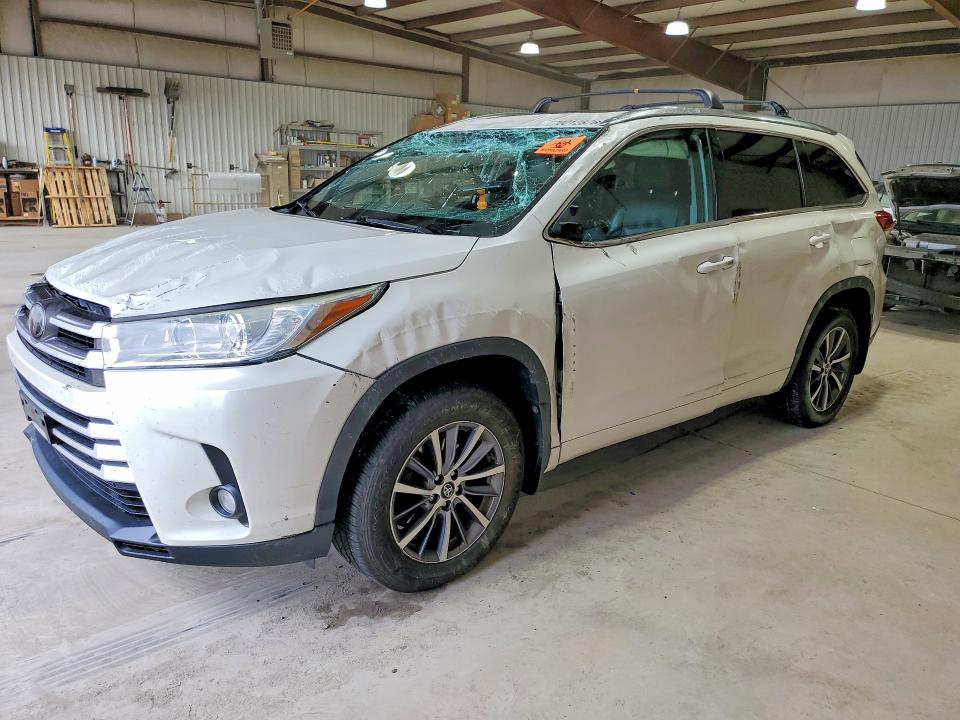 Auction sale of the 2017 Toyota Highlander, vin: 5TDJZRFH9HS521982, lot number: 70012826