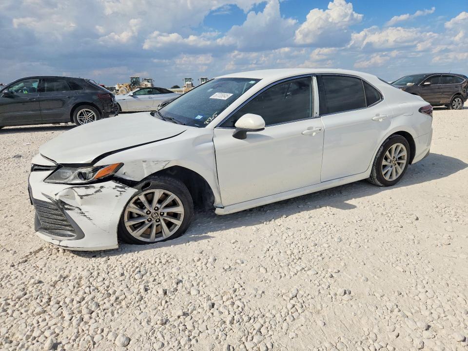 Продаж на аукціоні авто 2022 Toyota Camry, vin: 4T1C11AK1NU698565, номер лоту: 67708846