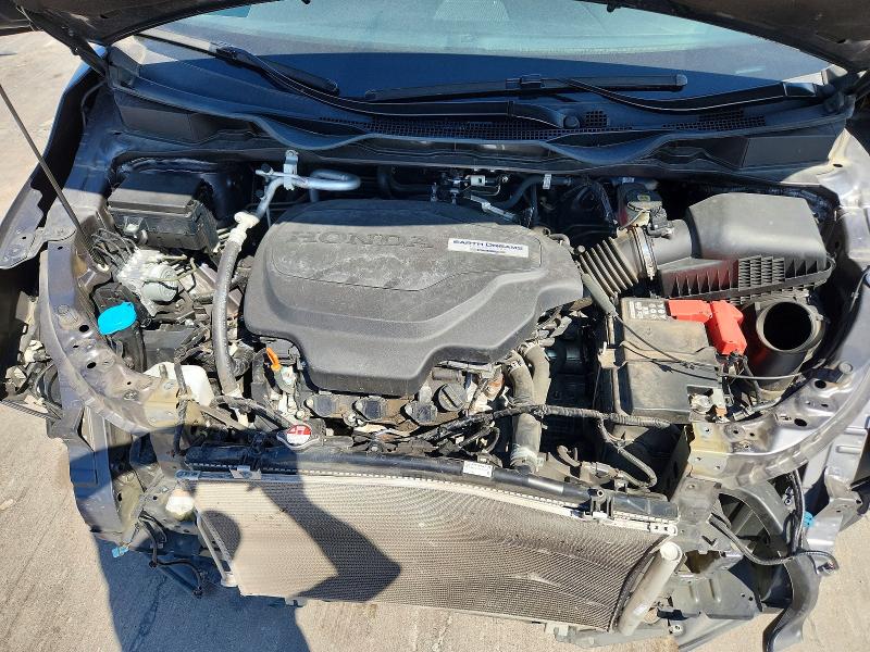 69052916 :رقم المزاد ، 5FNRL6H73JB102480 vin ، 2018 Honda Odyssey مزاد بيع