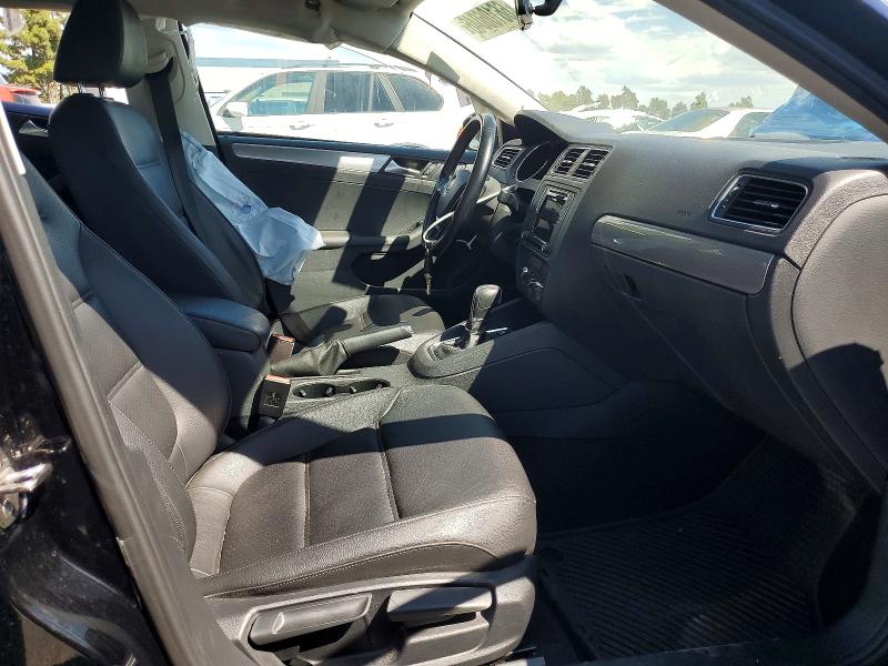 66106046 :رقم المزاد ، 3VWDB7AJ8HM204367 vin ، 2017 Volkswagen Jetta مزاد بيع
