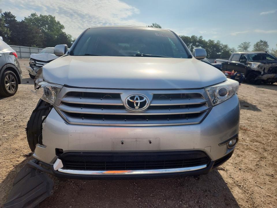 67407096 :رقم المزاد ، 5TDBK3EHXBS048804 vin ، 2011 Toyota Highlander مزاد بيع