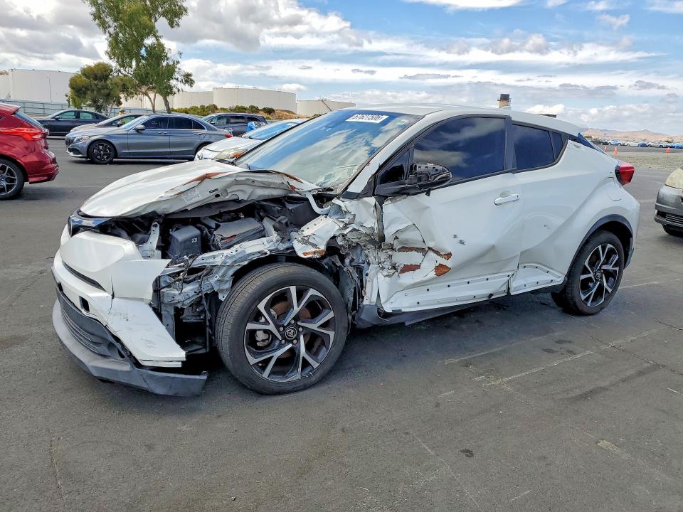 2018 Toyota C-hr მანქანა იყიდება აუქციონზე, vin: NMTKHMBXXJR017470, აუქციონის ნომერი: 67627506