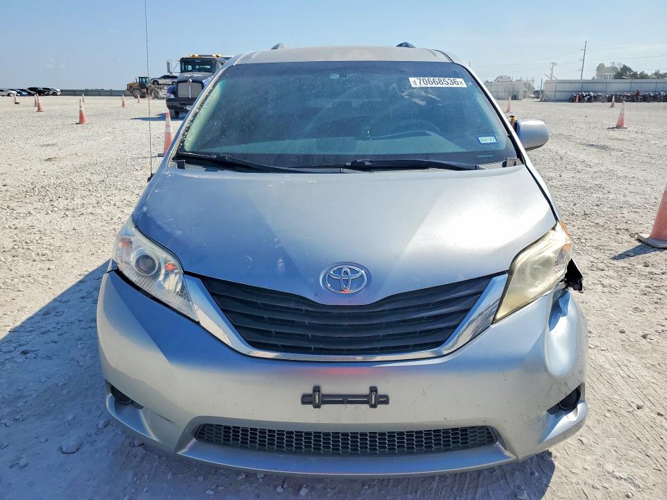 Продаж на аукціоні авто 2011 Toyota Sienna, vin: 5TDKK3DC7BS149255, номер лоту: 70668536