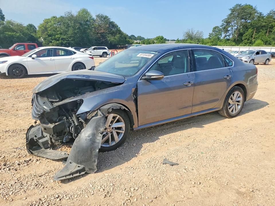 69104496 :رقم المزاد ، 1VWBA7A35JC032981 vin ، 2018 Volkswagen Passat مزاد بيع