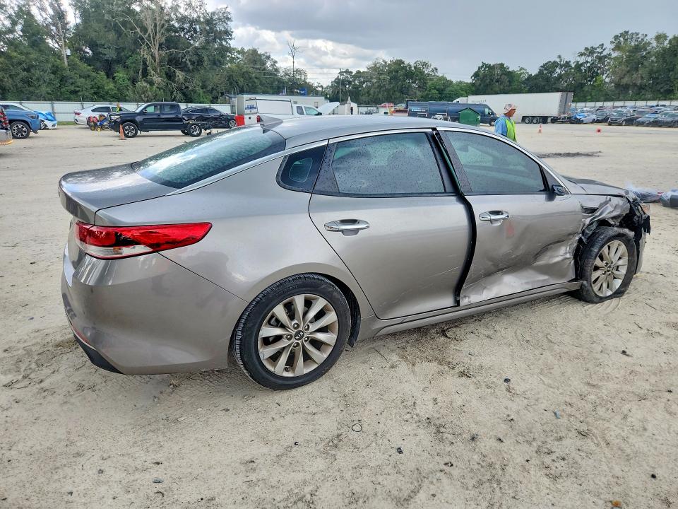 2018 Kia Optima მანქანა იყიდება აუქციონზე, vin: 5XXGT4L32JG251217, აუქციონის ნომერი: 67647796