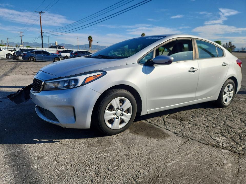 68501916 :رقم المزاد ، 3KPFK4A76JE168970 vin ، 2018 Kia Forte مزاد بيع