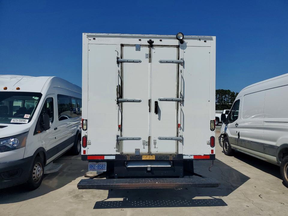 64380776 :رقم المزاد ، 1GD07RFP7J1220893 vin ، 2018 Gmc Savana مزاد بيع