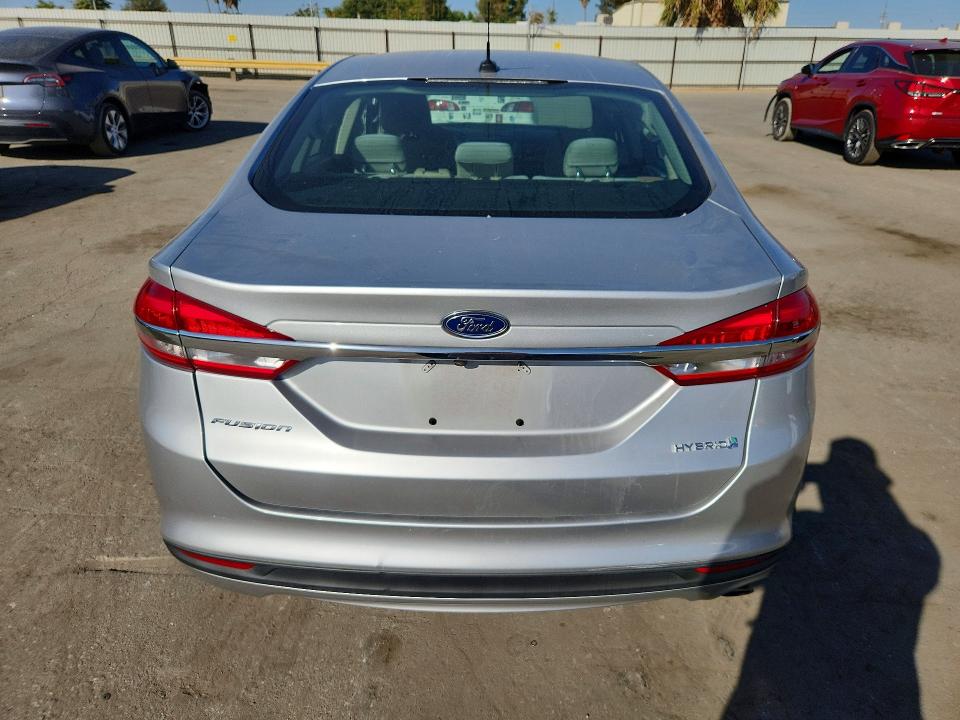 70702566 :رقم المزاد ، 3FA6P0UUXJR227125 vin ، 2018 Ford Fusion مزاد بيع