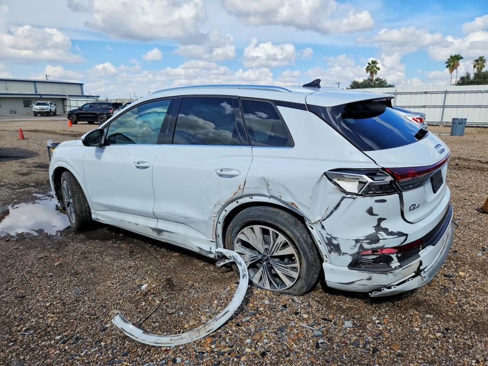 69688506 :رقم المزاد ، WA1BCBFZ4PP026758 vin ، 2023 Audi Q4 E-tron مزاد بيع