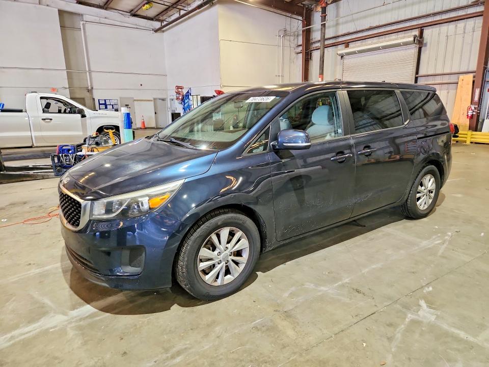 70473626 :رقم المزاد ، KNDMB5C12H6233867 vin ، 2017 Kia Sedona مزاد بيع