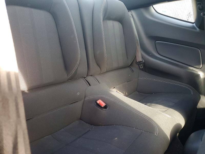 68637926 :رقم المزاد ، 1FA6P8TH6J5121552 vin ، 2018 Ford Mustang مزاد بيع
