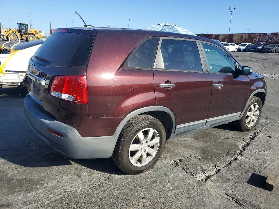 2011 Kia Sorento მანქანა იყიდება აუქციონზე, vin: 5XYKT3A16BG004074, აუქციონის ნომერი: 70747366