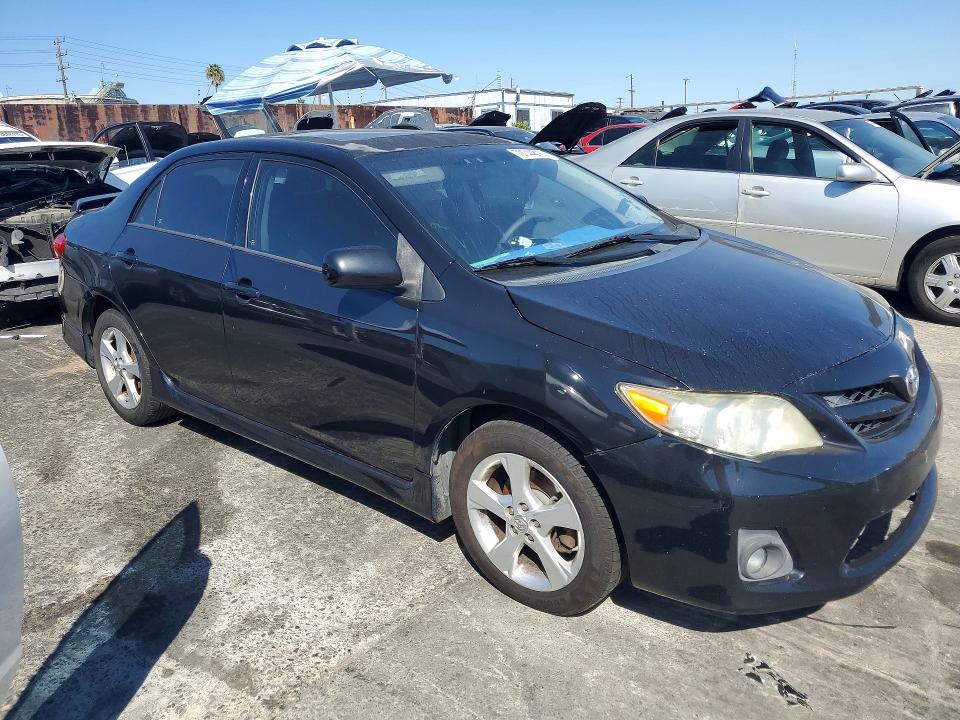 70744816 :رقم المزاد ، 2T1BU4EEXCC815826 vin ، 2012 Toyota Corolla مزاد بيع