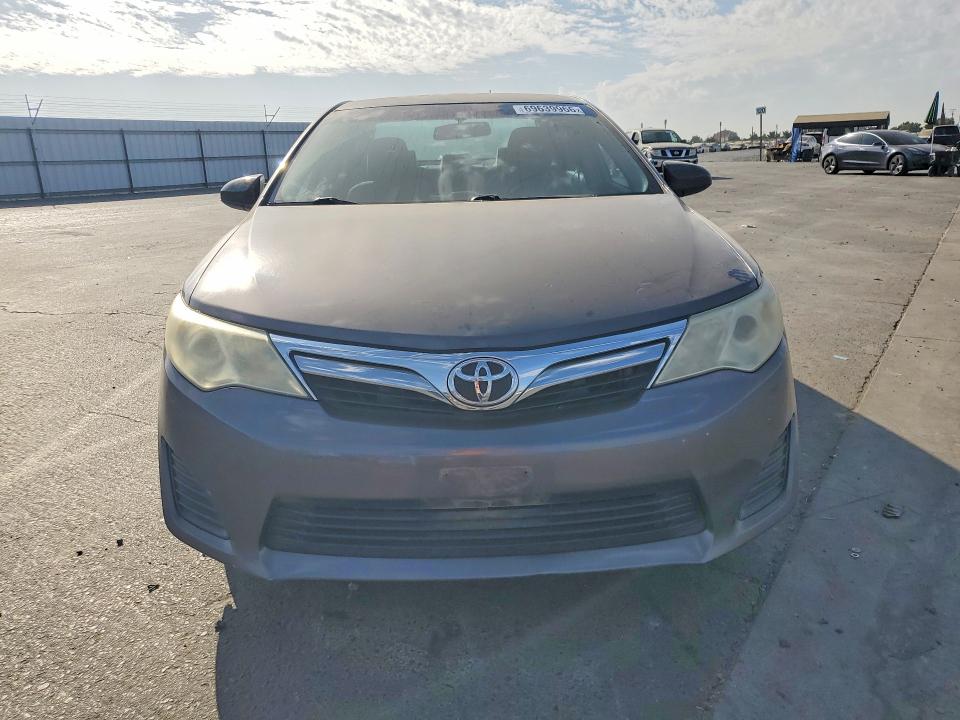 69639966 :رقم المزاد ، 4T4BF1FKXER385252 vin ، 2014 Toyota Camry مزاد بيع