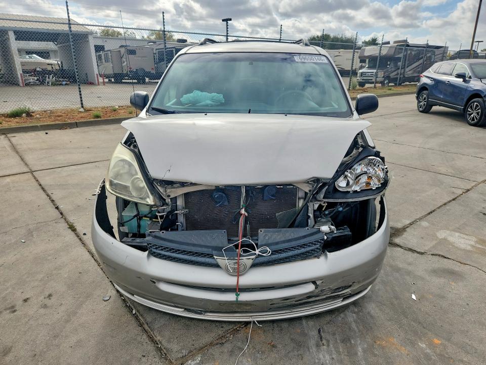 2004 Toyota Sienna მანქანა იყიდება აუქციონზე, vin: 5TDZA23C94S210654, აუქციონის ნომერი: 69650146