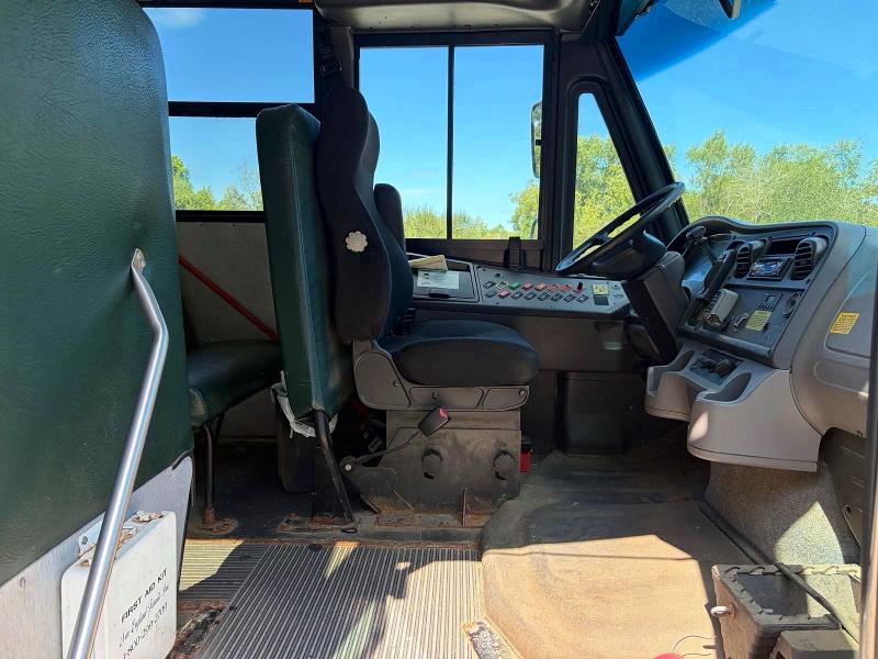 2015 Freightliner Chassis მანქანა იყიდება აუქციონზე, vin: 4UZABRDU0FCFW9520, აუქციონის ნომერი: 68621496