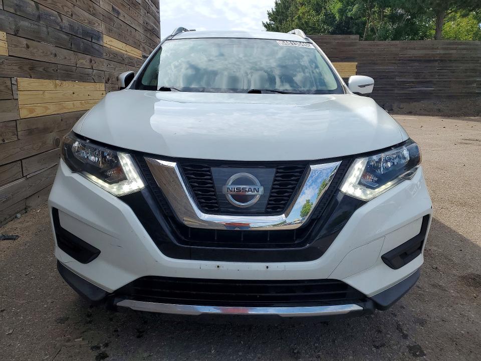 64813646 :رقم المزاد ، KNMAT2MV8HP587290 vin ، 2017 Nissan Rogue مزاد بيع