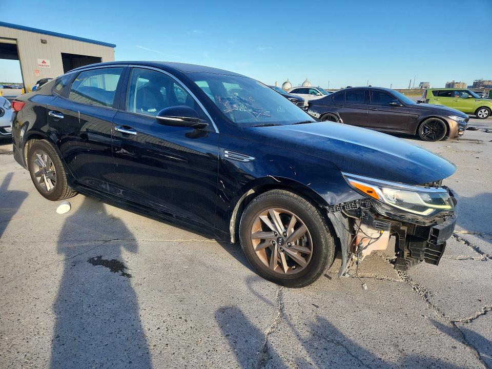 2020 Kia Optima მანქანა იყიდება აუქციონზე, vin: 5XXGT4L31LG426477, აუქციონის ნომერი: 70274536