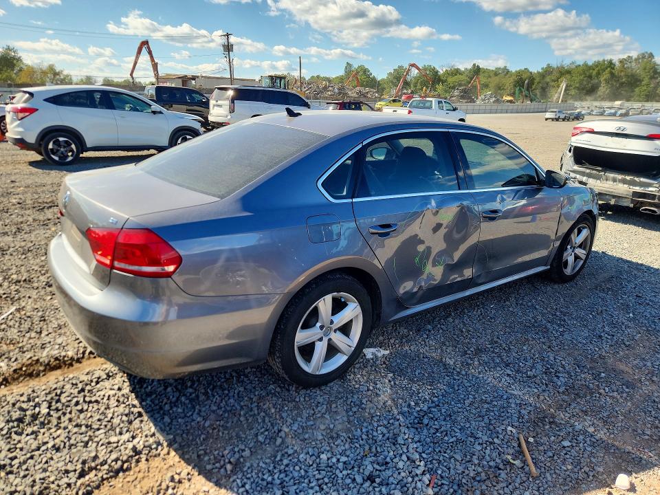 2012 Volkswagen Passat მანქანა იყიდება აუქციონზე, vin: 1VWBP7A33CC063065, აუქციონის ნომერი: 69489886