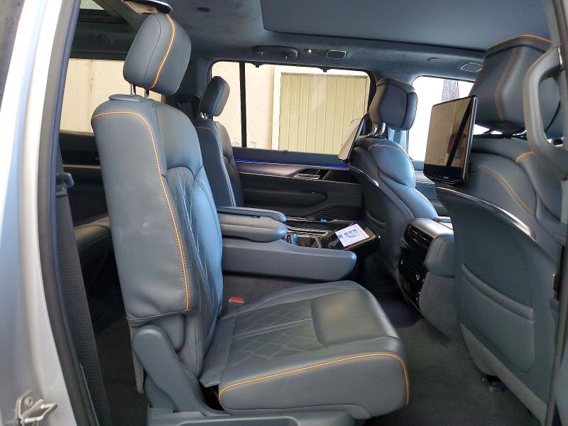Продажа на аукционе авто 2022 Jeep Grand Wagoneer, vin: 1C4SJVGJ2NS154304, номер лота: 68767406