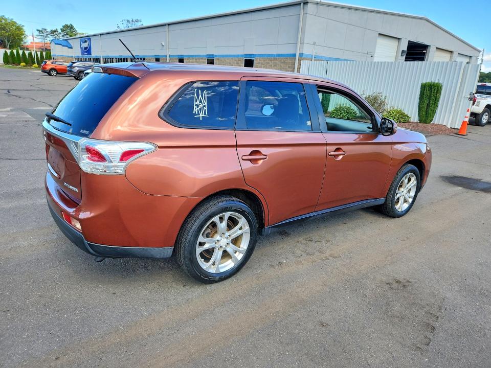 2014 Mitsubishi Outlander მანქანა იყიდება აუქციონზე, vin: JA4AZ3A37EZ008596, აუქციონის ნომერი: 69906156