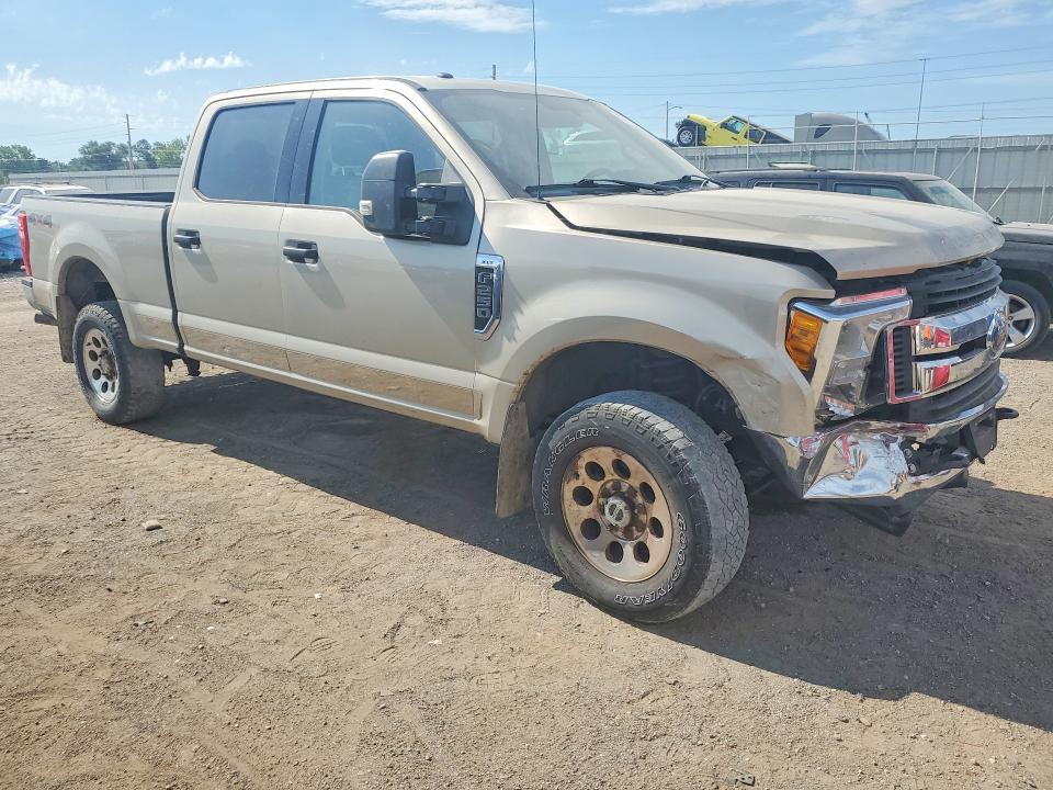 67010066 :رقم المزاد ، 1FT7W2B66HEF18901 vin ، 2017 Ford F250 مزاد بيع