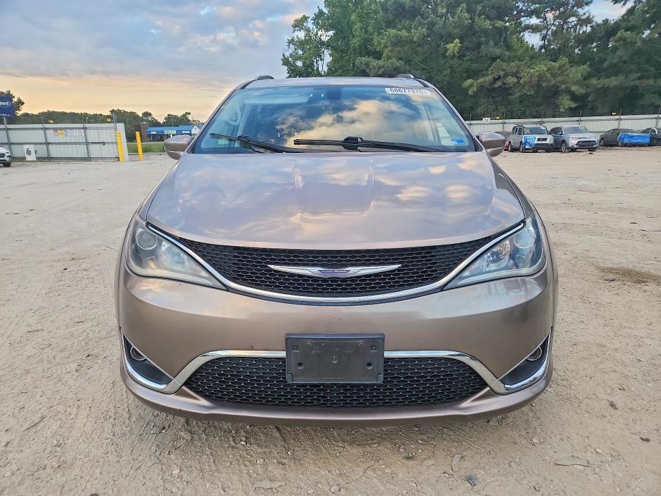 68677976 :رقم المزاد ، 2C4RC1EG9JR116850 vin ، 2018 Chrysler Pacifica مزاد بيع