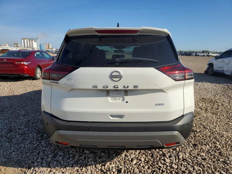 68549796 :رقم المزاد ، 5N1BT3AB8NC722688 vin ، 2022 Nissan Rogue مزاد بيع