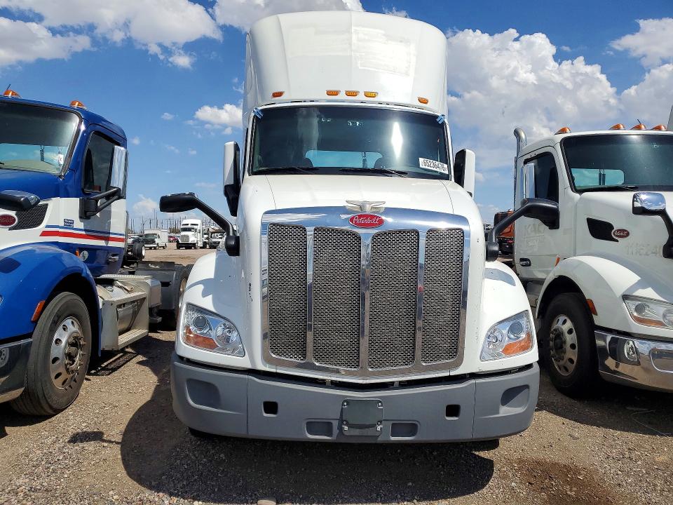 Продаж на аукціоні авто 2015 Peterbilt 579, vin: 1XPBA48X2FD286299, номер лоту: 65236476