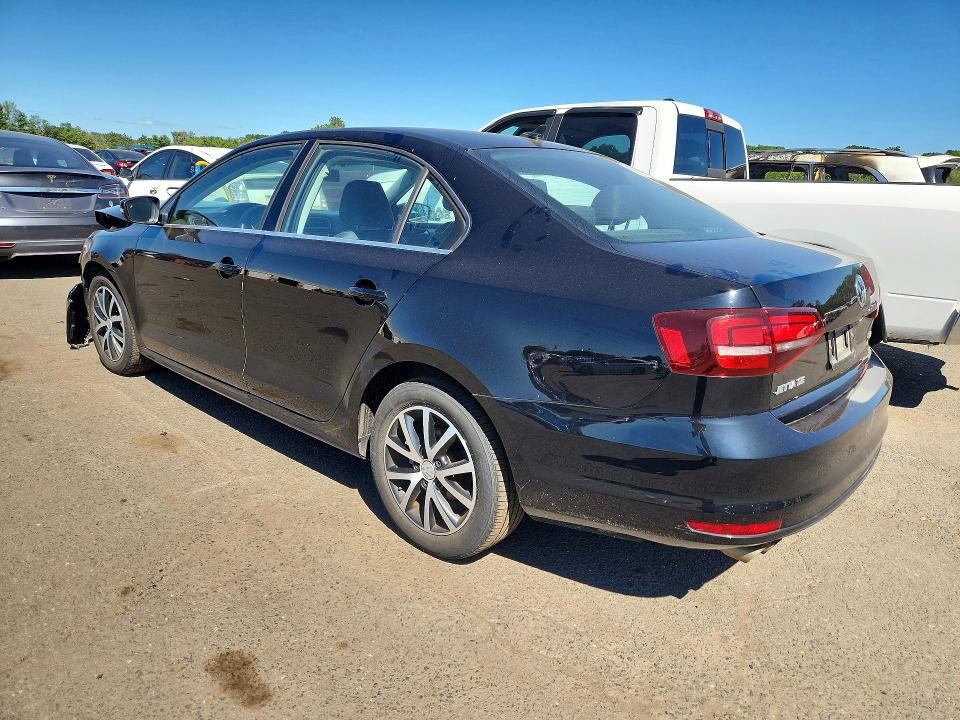 67702616 :رقم المزاد ، 3VWDB7AJ1JM261905 vin ، 2018 Volkswagen Jetta مزاد بيع