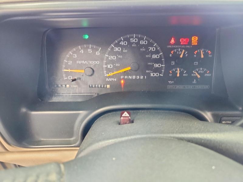 Продажа на аукционе авто 1999 Gmc Suburban, vin: 3GKGK26J5XG527661, номер лота: 70229776