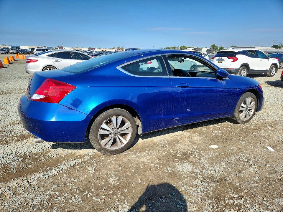 68049146 :رقم المزاد ، 1HGCS1B87BA005355 vin ، 2011 Honda Accord مزاد بيع
