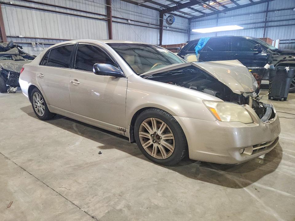 67931376 :رقم المزاد ، 4T1BK36B55U052037 vin ، 2005 Toyota Avalon مزاد بيع
