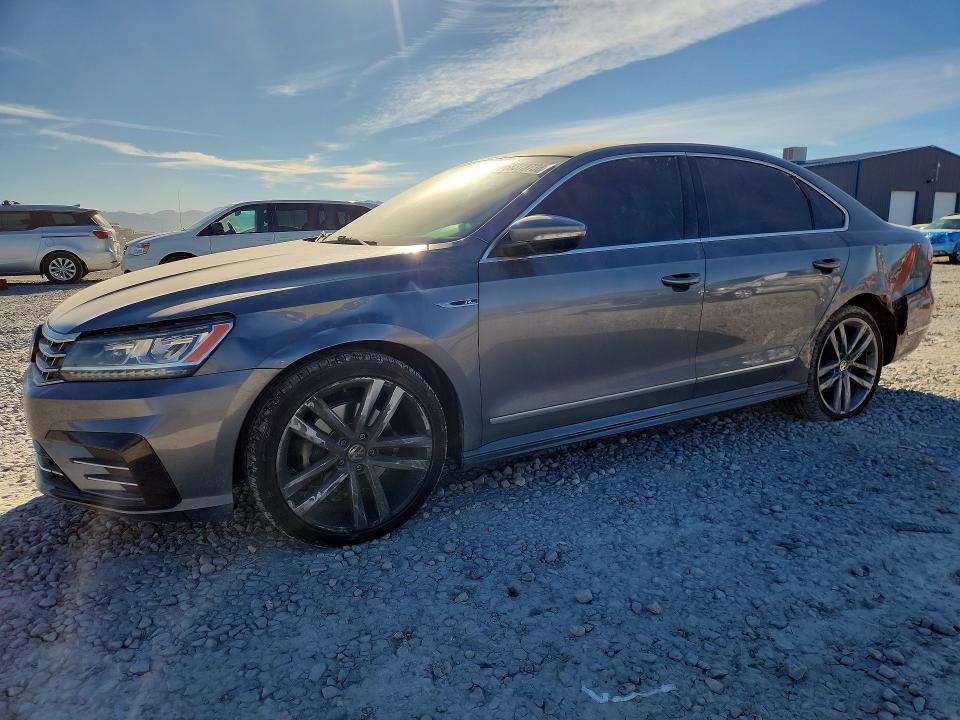 68373736 :رقم المزاد ، 1VWDT7A32HC033924 vin ، 2017 Volkswagen Passat مزاد بيع
