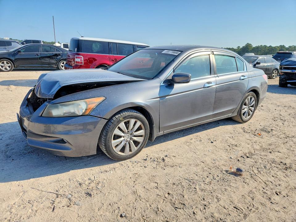 69778686 :رقم المزاد ، 1HGCP3F83BA008566 vin ، 2011 Honda Accord مزاد بيع