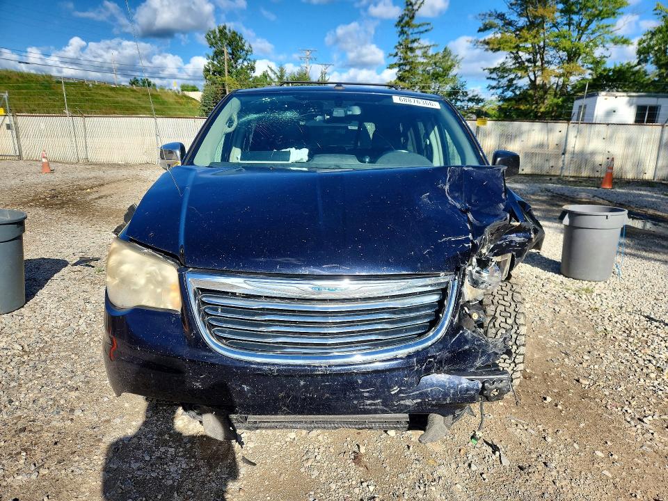 Auction sale of the 2011 Chrysler Town & Country, vin: 2A4RR8DG2BR749484, lot number: 68876366