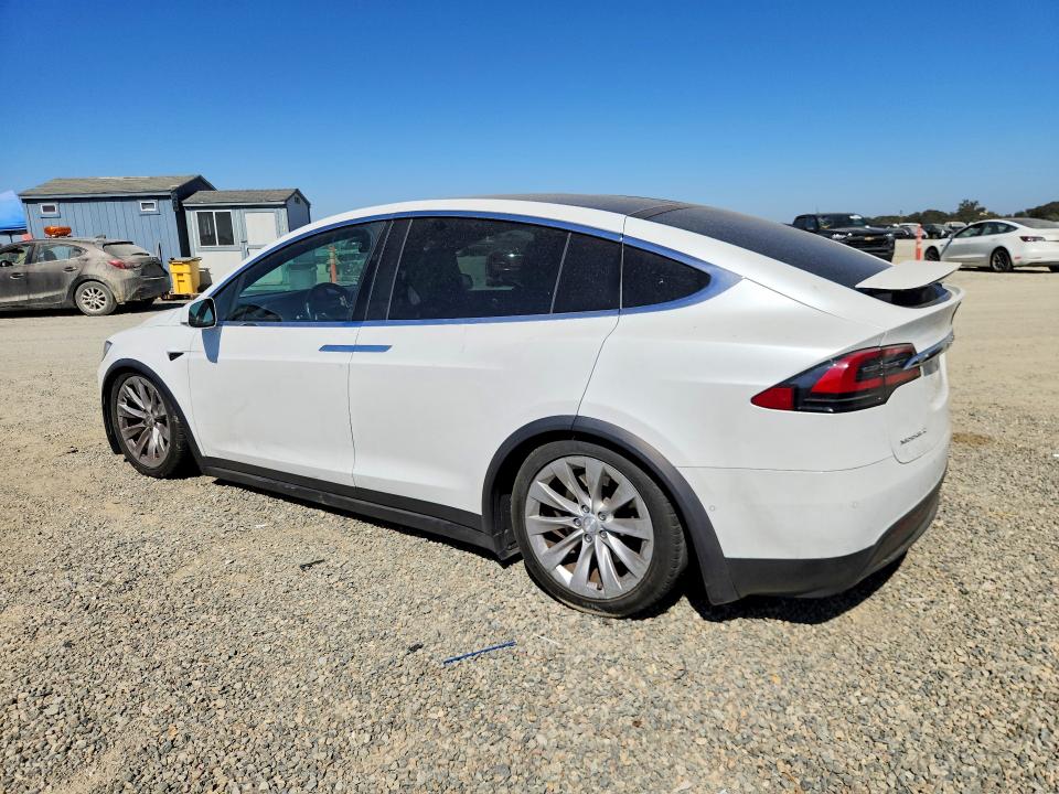59411156 :رقم المزاد ، 5YJXCBE27HF059233 vin ، 2017 Tesla Model X مزاد بيع