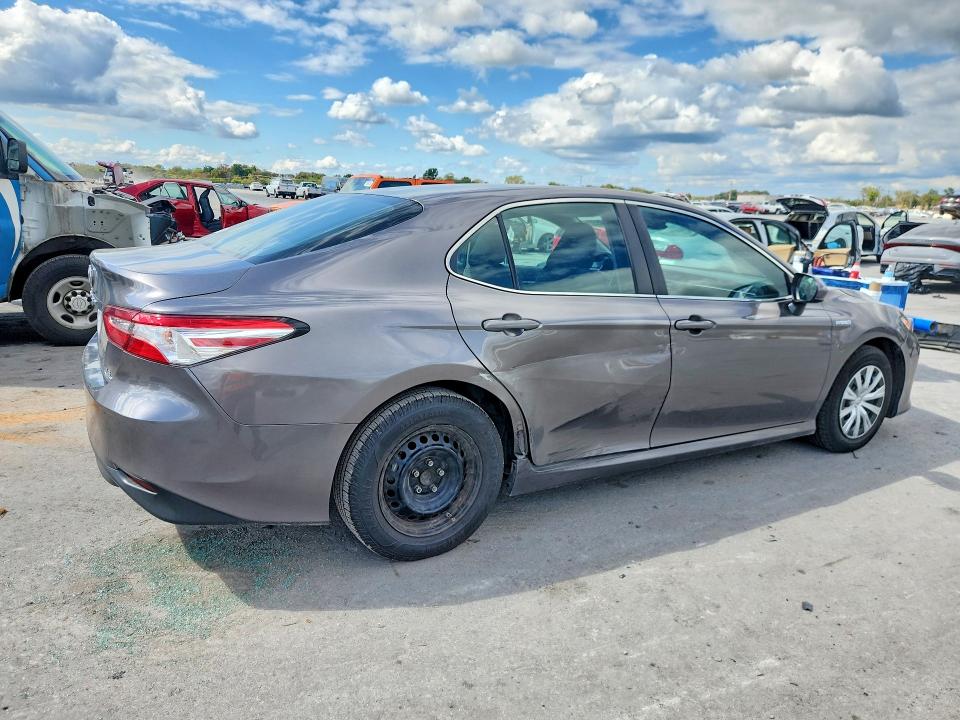 2018 Toyota Camry მანქანა იყიდება აუქციონზე, vin: 4T1B31HK9JU502975, აუქციონის ნომერი: 67094996