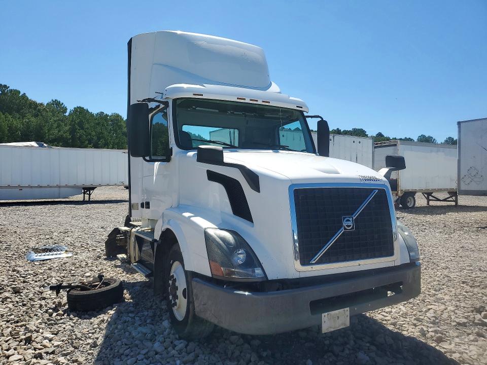 70538996 :رقم المزاد ، 4V4N39TG9HN987968 vin ، 2017 Volvo Vnl مزاد بيع