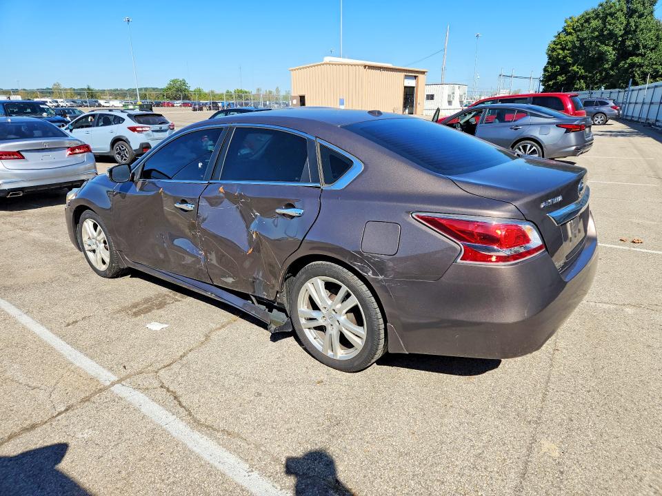 2015 Nissan Altima მანქანა იყიდება აუქციონზე, vin: 1N4BL3AP7FC162038, აუქციონის ნომერი: 70541876