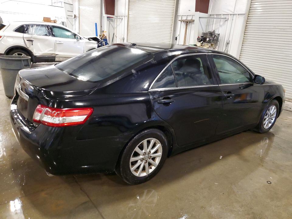 69598096 :رقم المزاد ، 4T1BF3EK7BU212064 vin ، 2011 Toyota Camry مزاد بيع
